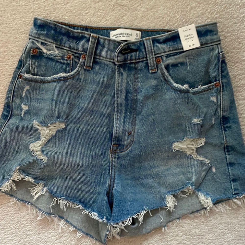 Abercrombie high rise mom short